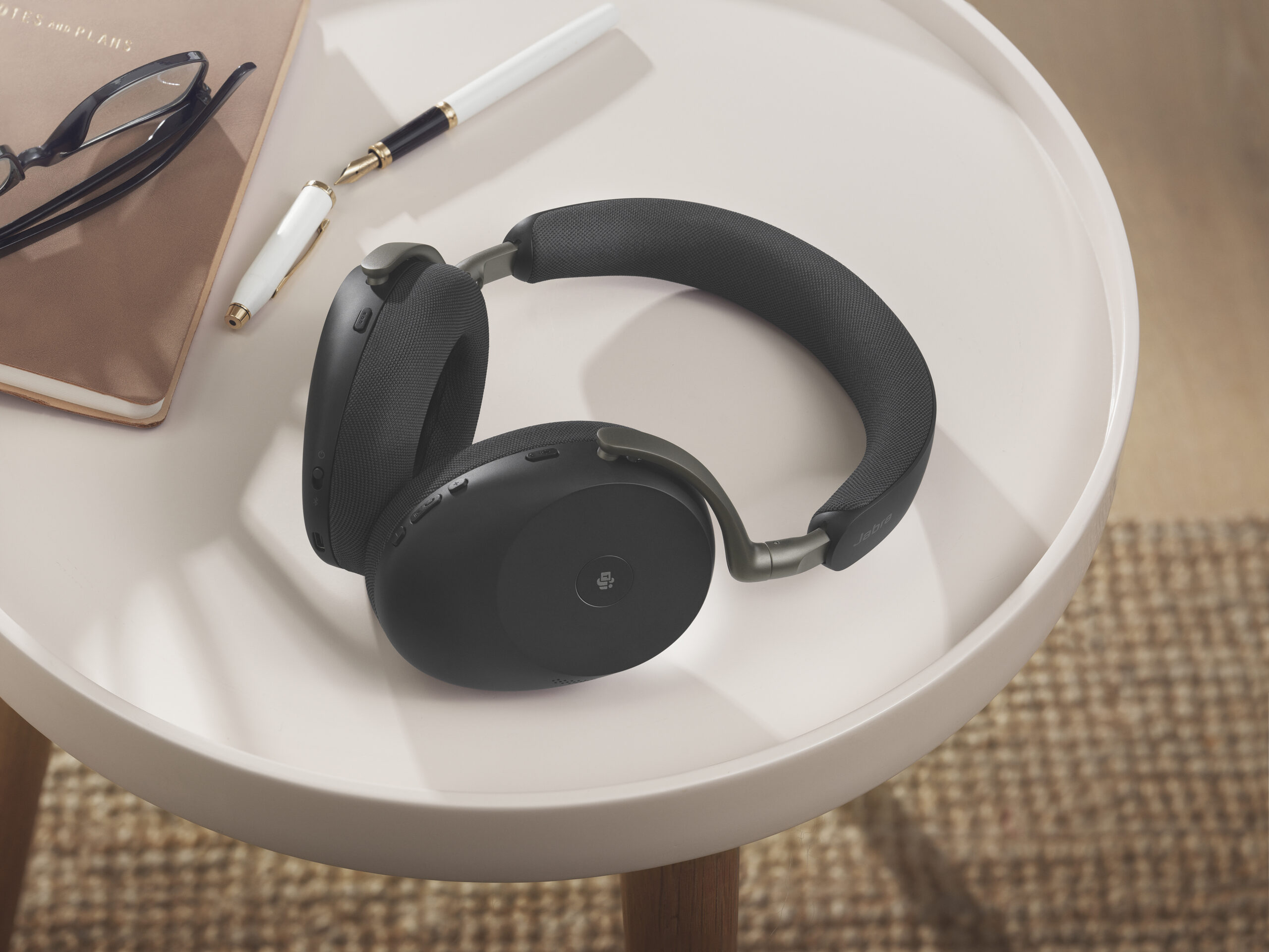 Cuffie Jabra Evolve3 in un ufficio open space aziendale